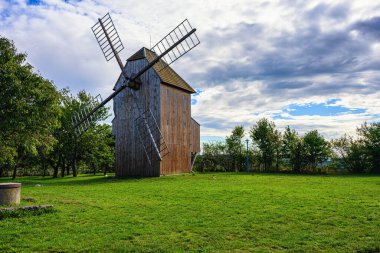 Çek Cumhuriyeti, Stary Poddvorov yakınlarındaki ahşap yel değirmeni