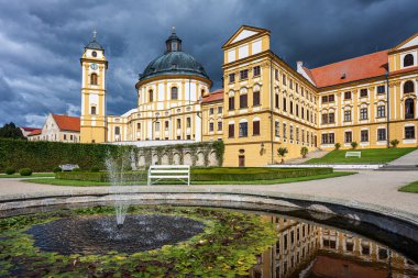 Jaromerice nad Rokytnou, Çek Cumhuriyeti - 17 Eylül 2025: Jaromerice nad Rokytnou barok ve 18. yüzyıldan kalma Rönesans kalesi, Güney Moravya, Çek Cumhuriyeti, Orta Avrupa