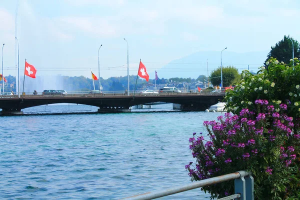 Вид Міст Женевському Озері Швейцарія — стокове фото