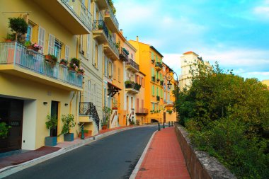 Monako 'da güzel bir yaz caddesi