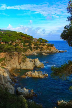 Güzel bir yaz gününde Lloret de Mar kıyısında. Costa Brava, Katalonya, İspanya