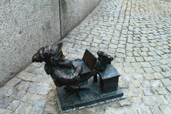 Wroclaw Poland August 2018 Monument Gnome Working Computer Wroclaw Small — Stock Photo, Image