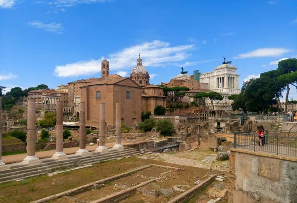 Foro Romano Centro Antigua Roma Junto Con Los Edificios Adyacentes —  Fotos de Stock