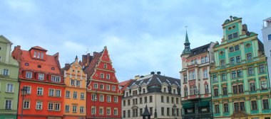Wroclaw, Polonya 'daki canlı eski kasabanın mimari görüşü.