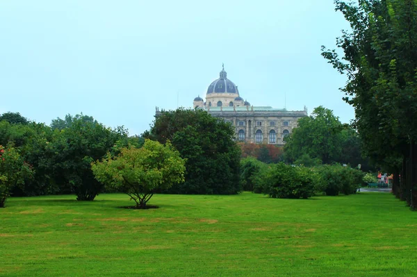 Vista Hermoso Parque Verde Con Árboles Césped Viena Austria — Foto de Stock