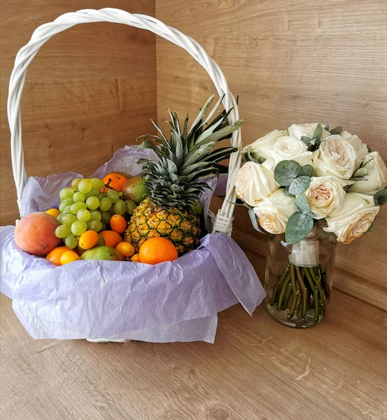 Big Beautiful White Basket Fruits Pineapple Peaches Tangerines Grapes Mangoes — Stock Photo, Image