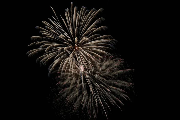 Zwei Gelbe Feuerwerkskörper Auf Schwarzem Hintergrund Stockbild