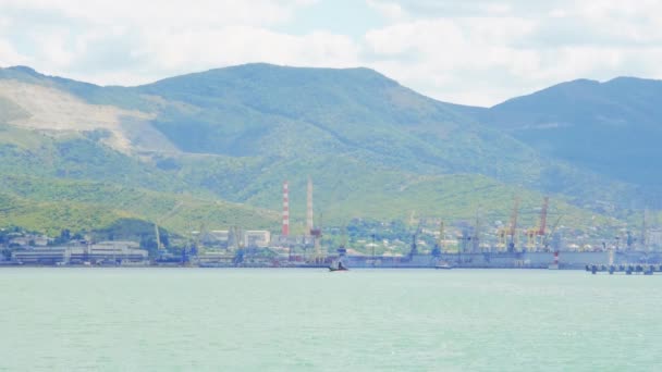 Scena Nel Porto Novorossiysk Russia Sole Diurno Barche Entrano Lasciano — Video Stock