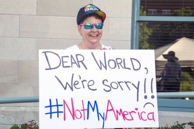 Columbia, Missouri, 30 Haziran 2018. Protesto Trump'ın aile göç politikası için ralli