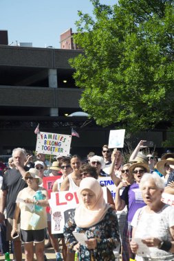 Columbia, Missouri, 30 Haziran 2018. Protesto Trump'ın aile göç politikası için ralli