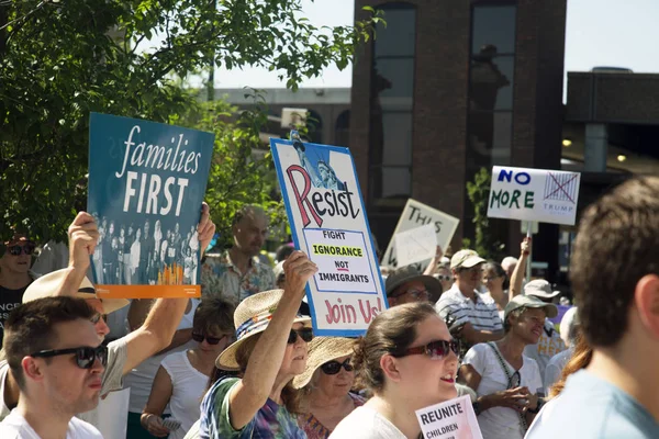 Junio 2018 Columbia Missouri Las Familias Unen Para Protestar Contra — Foto de Stock