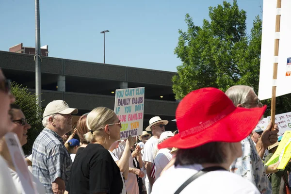 Június 2018 Columbia Missouri Családok Összetartoznak Rally Tiltakozni Trump Családi — Stock Fotó