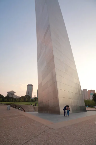 August 2018 Gateway Arch National Park Downtown Louis Пара Основания — стоковое фото