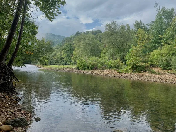 Buffalo Ulusal Nehrinde, Jasper, Arkansas yakınlarındaki Steel Creek girişinde.