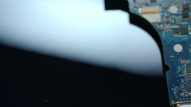 Modern bitcoin çiftlik. Altın bit sikke devre kartı üzerinde