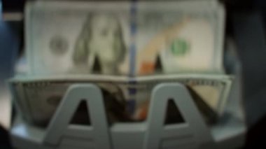 Bize dolar Lirası Döviz Alım sayaç makine üstünde. Kağıt para hesaplama