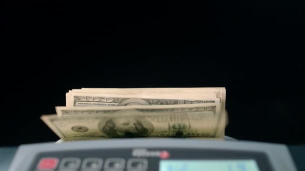 Τραπεζογραμματίων counter μετρώντας τους λογαριασμούς δολαρίων. Χρήματα καταμέτρηση μηχανή. Επιχειρηματική επιτυχία — Αρχείο Βίντεο
