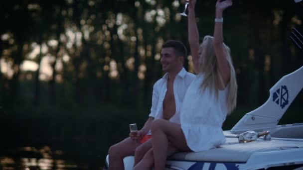 Happy lovers boating on river in evening. Love couple enjoy walk on water — Stock Video