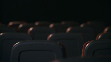 Sinemada boş rahat koltuklar. Boş koltuklar tiyatro salonu