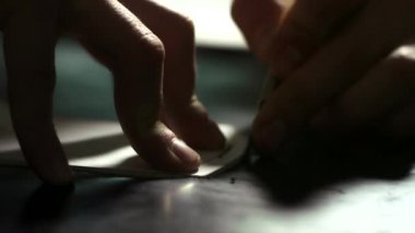 Deri desen kesme. Deri kesme leatherworker eller yukarı kapatın