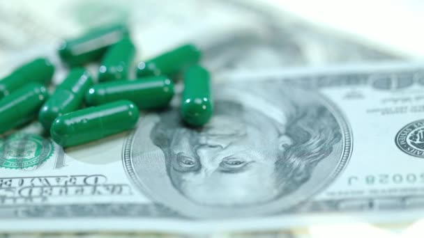 Medical capsule on dollar banknote. Herbal capsules on money cash — Stock Video