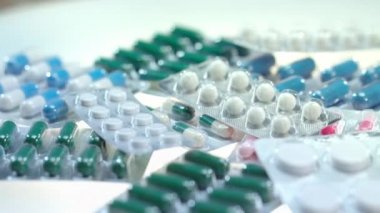 İlaç hap paketi. Tıbbi tabletler ve kapsüller