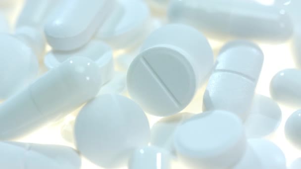 Orvosi antibiotikum tabletták. Gyógyszerészeti tabletták és kapszulák. Orvosi kezelés — Stock videók