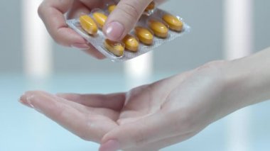 El blister hap vitamin tablet alın. Vitamin tabletleri tıp