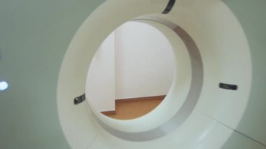 Tomografi taraması makine hastane odasında. Yüksek teknoloji tıbbi uzmanlık