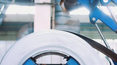Soğuk haddelenmiş çelik rulo üzerinde metal işleri üretim yönteminde decoiler