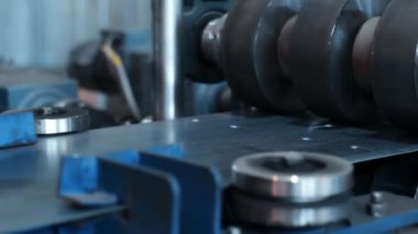 Makine metal profil oluşturma için otomatik soğuk haddelenmiş. Kadar karmaşık mekanizma kapatın