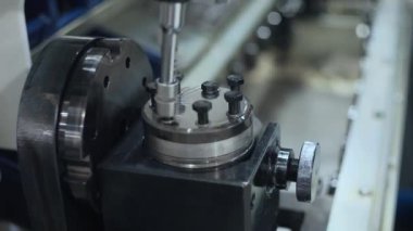 Makine parçaları, üretim hattı montaj işçi