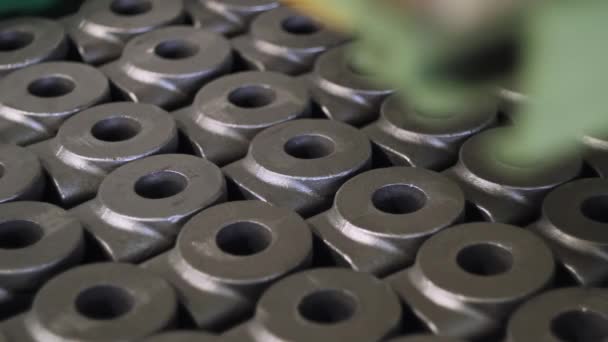 Production de détails métalliques. Ligne de fabrication de pièces de machine. Matériel de machines 