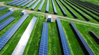 Güneş enerjisi santrali hava görünümünü. Elektrik enerji güneş panelleri