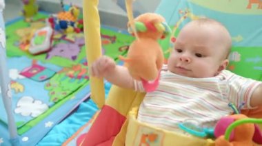 Aslan-oyuncak arıyorum erkek bebek bebek. Mat geliştirilmesi konusunda yalan çocuğun yakın çekim