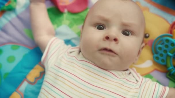 Roztomilá dětská tvářička. Portrét kojenecká hezouna. Roztomilý chlapec dítě. Sladké dítě — Stock video