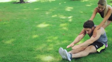 Spor kadın erkek egzersiz açık önce ısınmak için yardım