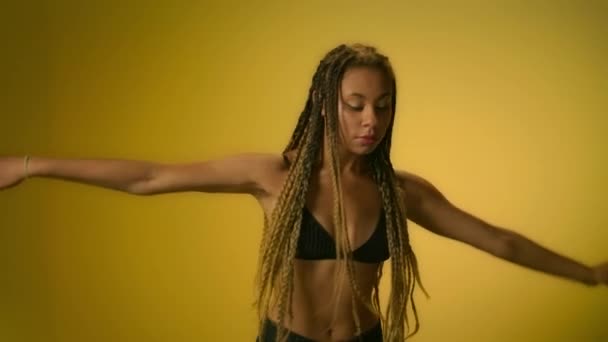 Afro american woman dancing in slow motion on yellow background — Stock Video