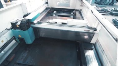 Lazer gravür makinesi. Metal işleme için endüstriyel ekipmanlar