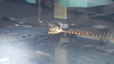 Cnc fiber lazer kesim ekipmanları. Ağır sanayide yüksek teknolojili ekipmanların kullanımı