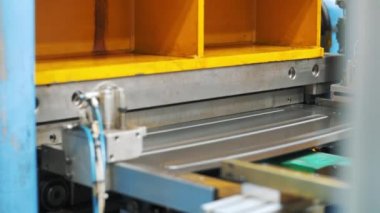 Çamaşır makinesi için otomatik üretim parçaları. Ev aletleri fabrikası