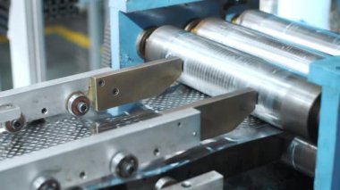 Tesiste tambur yıkama için otomatik makine üzerinde metal haddeleme delikli levha