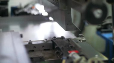 Metal işleme makinelerinde metal detayı oluşturma. İşleme metal ayrıntılarını kapatın