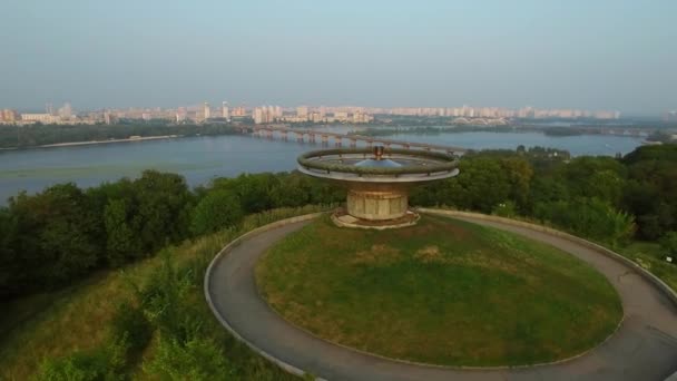 Drone view eternal flame on on Mother Motherland landscape in Kiev city, Ukraine — Stock Video