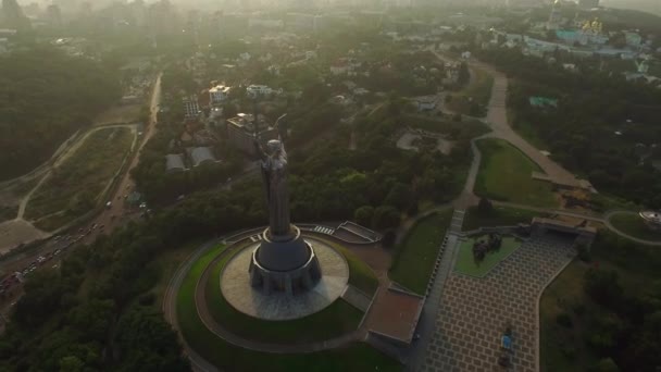 Aerial view Mother Motherland monument in Kiev city, Ukraine — Stock Video