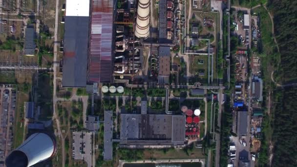Zona industrial desde drone arriba. Vista aérea territorio central térmica — Vídeos de Stock