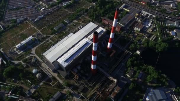 Vue aérienne zone de la centrale thermique. Centrale électrique industrielle à tuyaux — Video