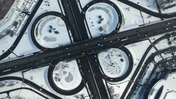 Car traffic on highway intersection at winter. Top view snowy road junction — Stock Video