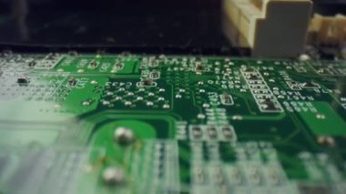 Yüksek teknoloji elektronik devre kartı. Bileşenli bilgisayar ana kartı