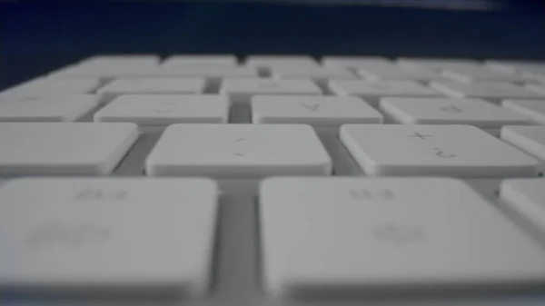 Computer keyboard with white keys. White buttons of computer keyboard in detail — Stock Photo, Image